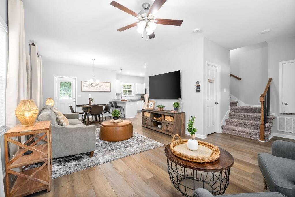 One-Of-A-Kind Smart, Cookie Themed Home For Up To 6 Clarksville Exterior foto