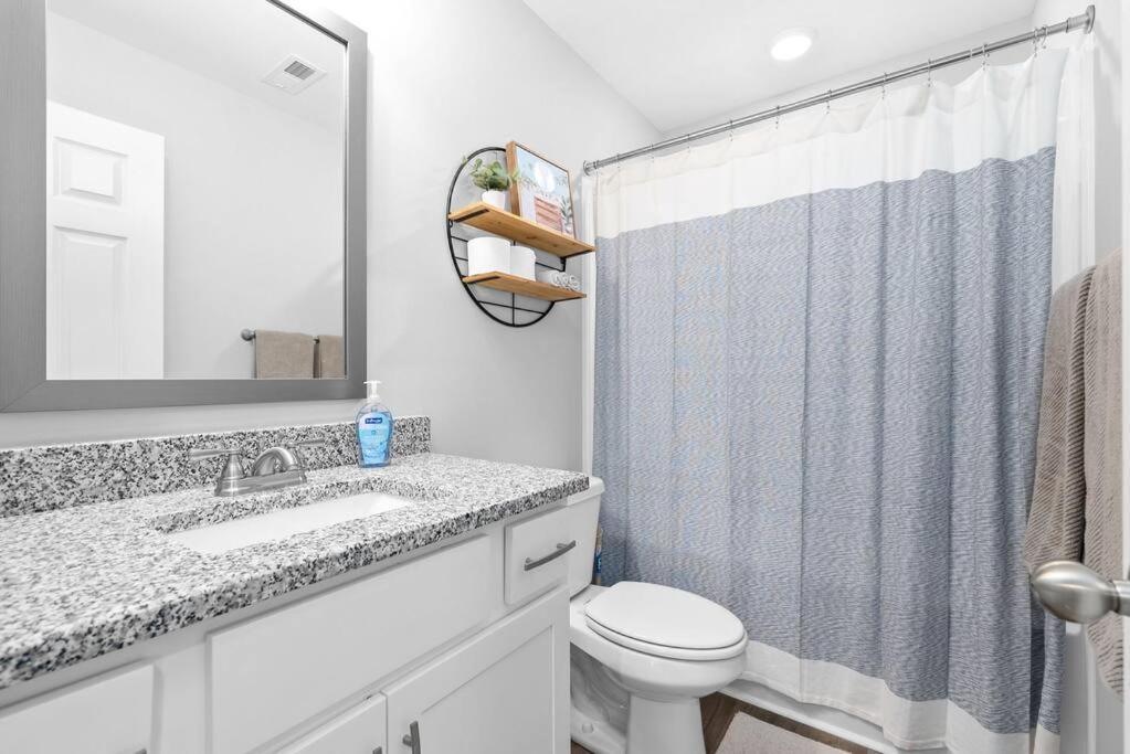 One-Of-A-Kind Smart, Cookie Themed Home For Up To 6 Clarksville Exterior foto
